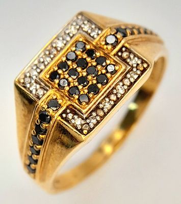 AN 18K YELLOW GOLD DIAMOND SET RING. 4.7G. SIZE V. SC5090.