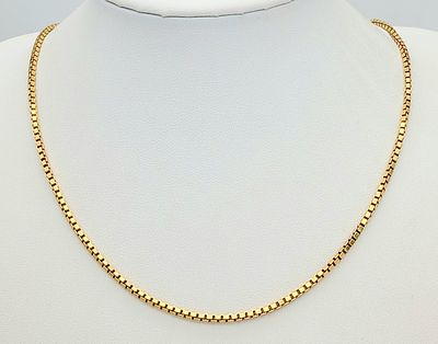 AN IMMACULATE 22K GOLD BOX CHAIN NECKLACE . 19gms 52cms