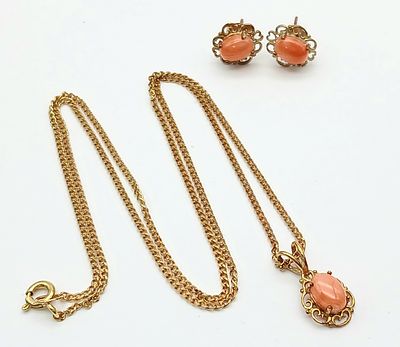 Beautiful 9 CARAT GOLD and CORAL CABOCHON JEWELLERY SET. Consisting a CORAL CABOCHON PENDANT 