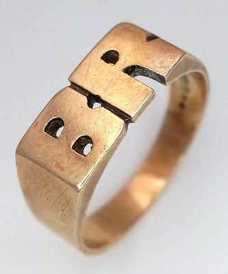 A 9K Yellow Gold Initialled 'BR' Signet Ring. Size O 1/2. 3.9g.