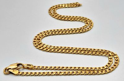 A 14K Yellow Gold Small Curb Link Chain necklace. 44cm. 8.67g.