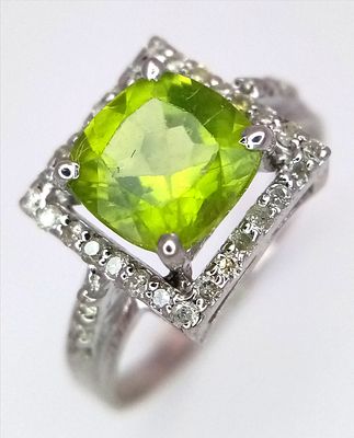 A Peridot and Diamond Ring. Set in 925 silver. Size M. Comes with a GLI certificate. CD 2046.