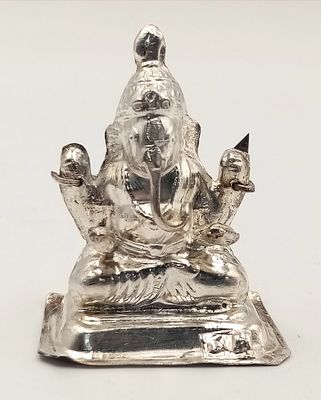 A vintage Indian silver Ganesha miniature statue. Total weight 14.3G, height 5.2cm.