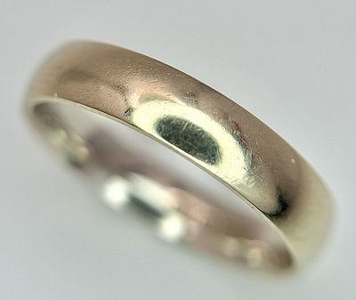 AN 18K GOLD BAND RING . 3.6gms size M/N