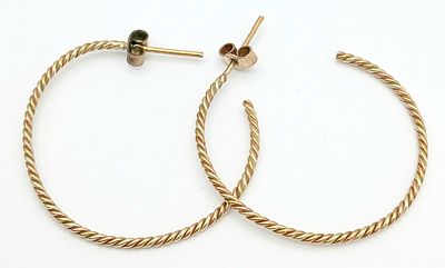 A Pair of Twisted 9K Yellow Gold Hoop Earrings. 3cm. 2g.