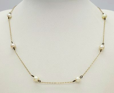 A 9K Yellow Gold and Pearl Necklace. 38cm. 2.8g total weight.