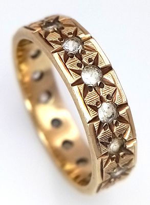 A Vintage 9K Yellow Gold White Stone Band Ring. Size P. 3.9g.