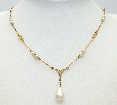 A 9K Gold Faux White Pearl Necklace. 3cm drop, 42cm length. 3.79g total weight. Ref: 61002