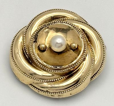 An Antique Pinchbeck Pearl Swirl Brooch/Pendant. 3cm. Ref: 3.2.