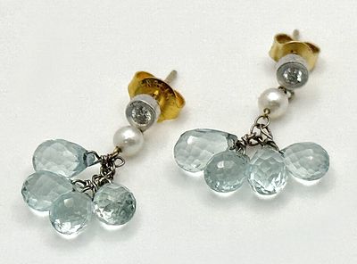 A Pair of 18K Gold, Diamond and Green Amethyst Drop Earrings. 25mm. 3.15g total weight. Ref: 5.10