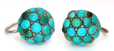 A Pair of Antique 9K Gold (tests as) and Turquoise Cluster Earrings. Screw-back clasp. 3.2g. 
