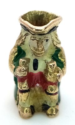 A Vintage 9K Gold and Enamel Toby Jug Charm. 12mm. 2.5g. Ref: 7.3