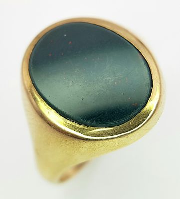 A Vintage 9K Yellow Gold Bloodstone Signet Ring. Size U 1/2. 4.8g.