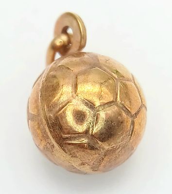 9 CARAT GOLD FOOTBALL CHARM. 0.8 Grams. Really nice piece, please see pictures.