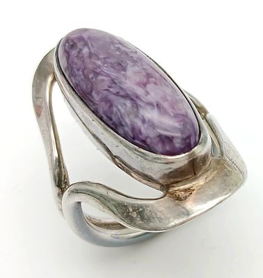 Impressive Vintage CHAROITE SILVER RING. Having a large Oval Polished CHAROITE GEMSTONE set in 