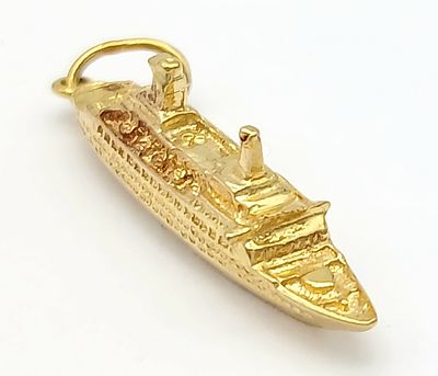 A 14K Yellow Gold Cruise Liner Pendant/Charm. 4cm. 3.55g.