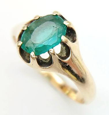 Impressive USA 10 CARAT GOLD RING with Oval Cut EMERALD GREEN GEMSTONE mounted to top in gypsy 