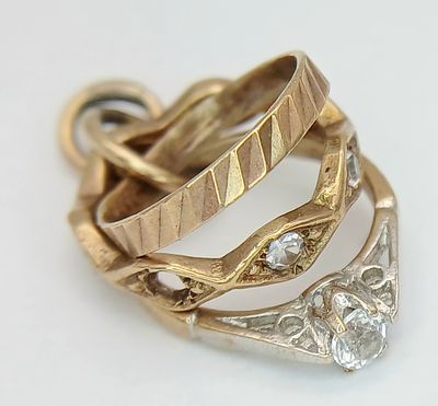 A 9K YELLOW GOLD 3 RING CHARM / PENDANT ENGAGEMENT RING, WEDDING RING AND ETERNITY RING 2.4G. 