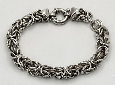 A lovely vintage 925 silver stylish wide link bracelet. Total weight 28G, total length 23cm.