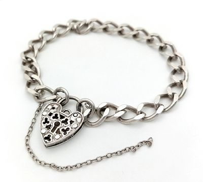 A sterling silver heart padlock curb link bracelet. Total weight 13.6G. Total length 19cm. 