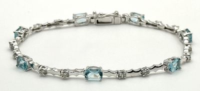 A 14K White Gold Diamond and Aquamarine Bracelet. 18cm. 8.10g. MT21.