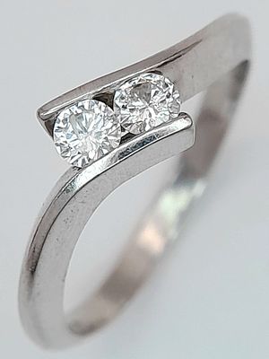18K WHITE GOLD 2 STONE DIAMOND TWIST RING 0.25CT 2.9G SIZE M. REF: SPSA 6006