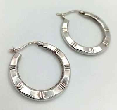 15 x A pair of 925 silver fashion hoop earrings. Total weight 3.1G. NOTE: Bid price will be 