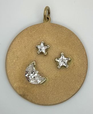 An 18K Gold Circular Pendant with Moon and Star Cut Diamond Decoration! c.1ctw. 2.5cm. 5.92g 