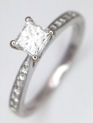 18K WHITE GOLD DIAMOND SOLITAIRE RING WITH DIAMOND SHOULDERS 0.40CT PRINCESS CUT 2.4G. REF: 