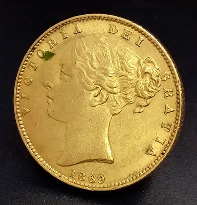 AN 1869, QUEEN VICTORIA, YOUNG HEAD, SHIELD BACK, DIE NUMBER 5, FULL SOVEREIGN COIN. 22K GOLD. 