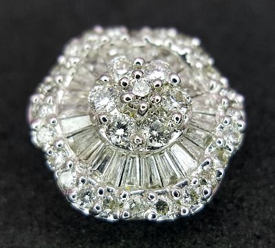 AN 18K WHITE GOLD, DIAMOND SET PENDANT. 0.40 TCW, 2.8G, SC 4043