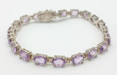 A Pretty Sterling Silver and Amethyst Set Tennis Bracelet. 19cm Length. Set with Twenty 6 x 5mm 