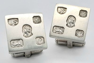 A 1977 Hallmarked Pair of Vintage Heavy Square Ingot Sterling Silver Cufflinks, 1.9cm Square. 