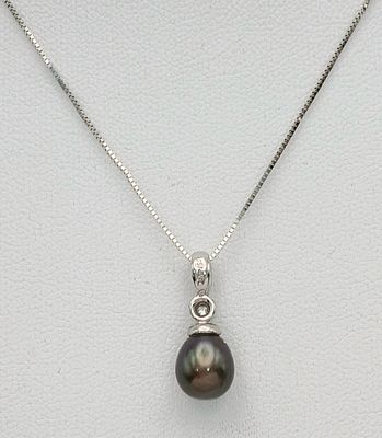 A Beautiful 9 Carat White Gold, Brown/Bronze Colour, Cultured Pearl and Diamond Necklace, 46cm 