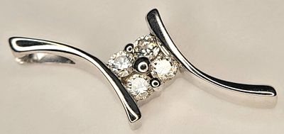 AN 18K WHITE GOLD, DIAMOND SET PENDANT. 0.9G. SC 4046
