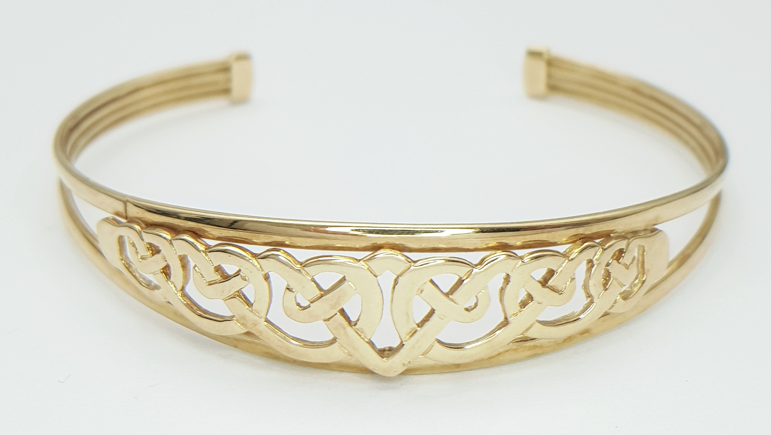 A 9K Yellow Gold Openwork Cuff Bracelet