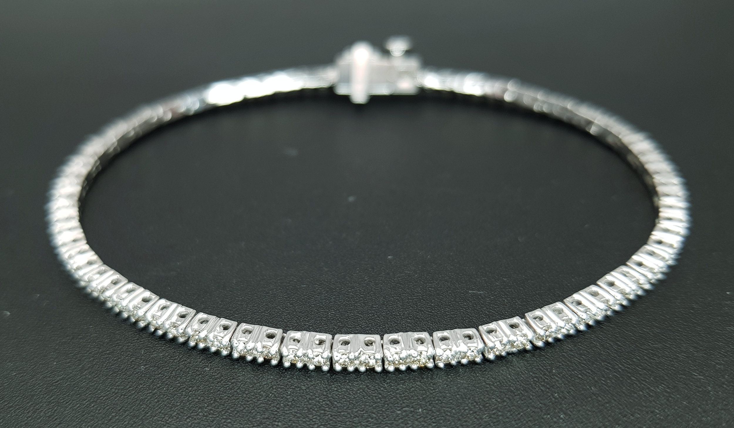 AN 18K WHITE GOLD, DIAMOND SET, TENNIS LINE BRACELET