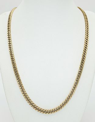 A 9K Yellow Gold Curb Link Chain Necklace. 50cm. 37.3g