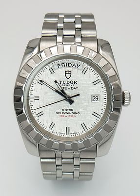 A Classic Tudor Day-Date Automatic Gents Watch. Stainless steel bracelet and case - 41mm. Cut 