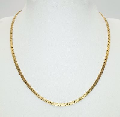 A 9K Yellow Gold S-Link Chain Necklace. 38cm. 10.6g.