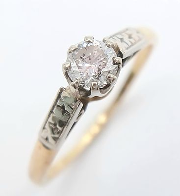 An 18K Gold and Platinum Diamond Solitaire Ring. 0.25ct round brilliant cut diamond. Size L 