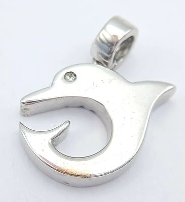 A 9K WHITE GOLD, DIAMOND SET, DOLPHIN PENDANT / CHARM. 2.3G. SC 2036