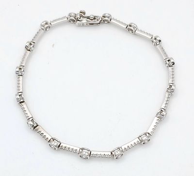 A Pretty Sterling Silver Cubic Zirconia Tennis Bracelet-19.5cm Length. 4mm wide and set with 