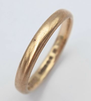 A 9K Yellow Gold Hallmarked Band Ring. Size N. 2.3g.