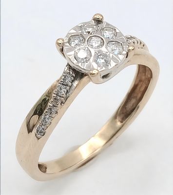 A 9K YELLOW GOLD, DIAMOND SET RING. 0.20CTW. 2.1G, SIZE J. SC 2041