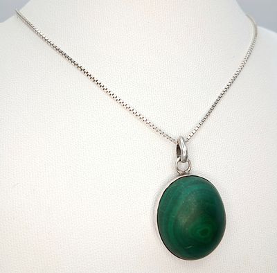 A 925 Silver Necklace with an Oval Malachite Pendant. Both necklace and pendant are hallmarked 