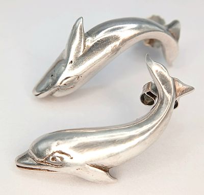 A Pair of 925 Silver Dolphin Stud Earrings. Approx 2.5cm length. Total weight: 4.91g.