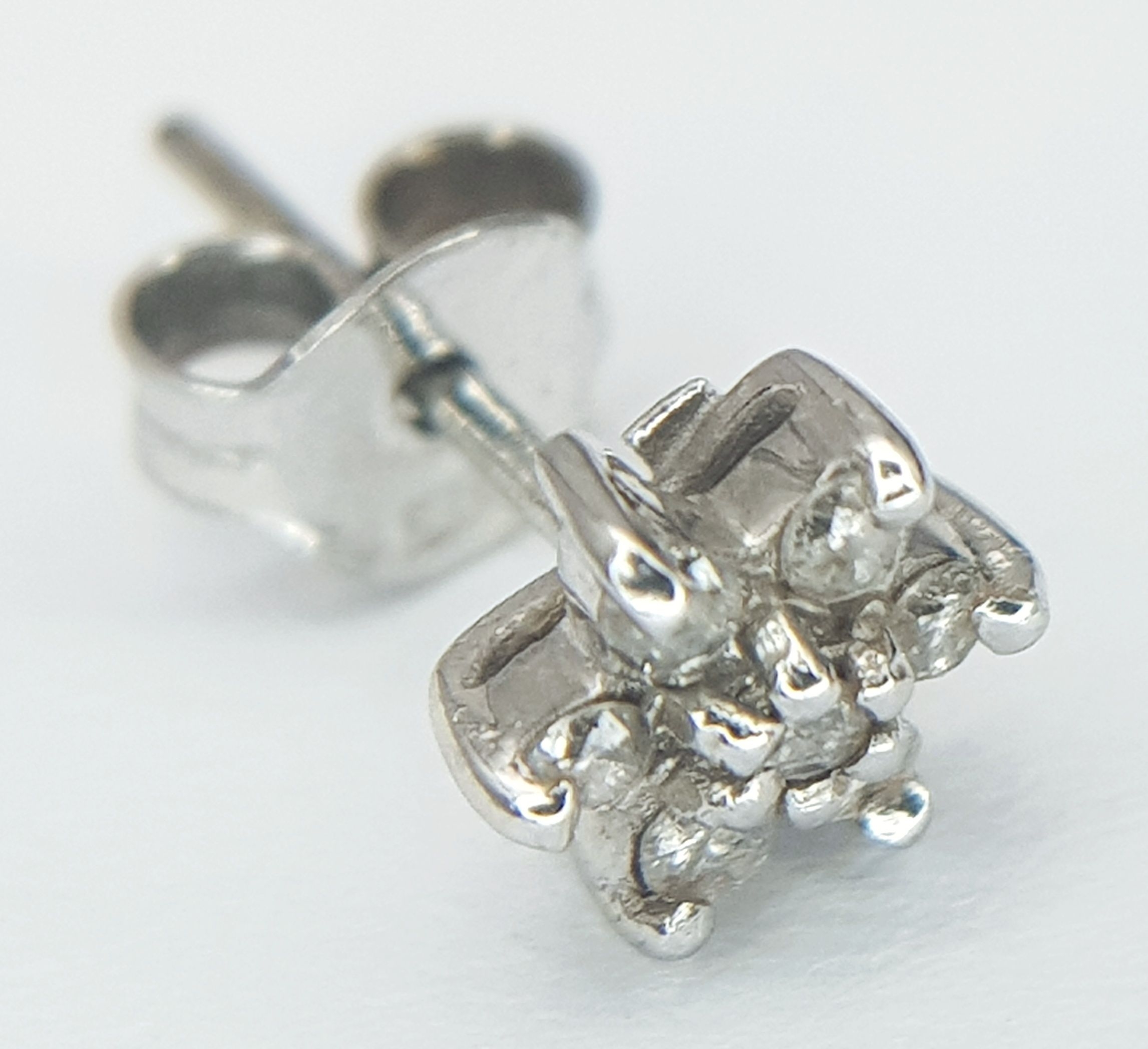 A 9K White Gold, Diamond Set, single Stud Earring