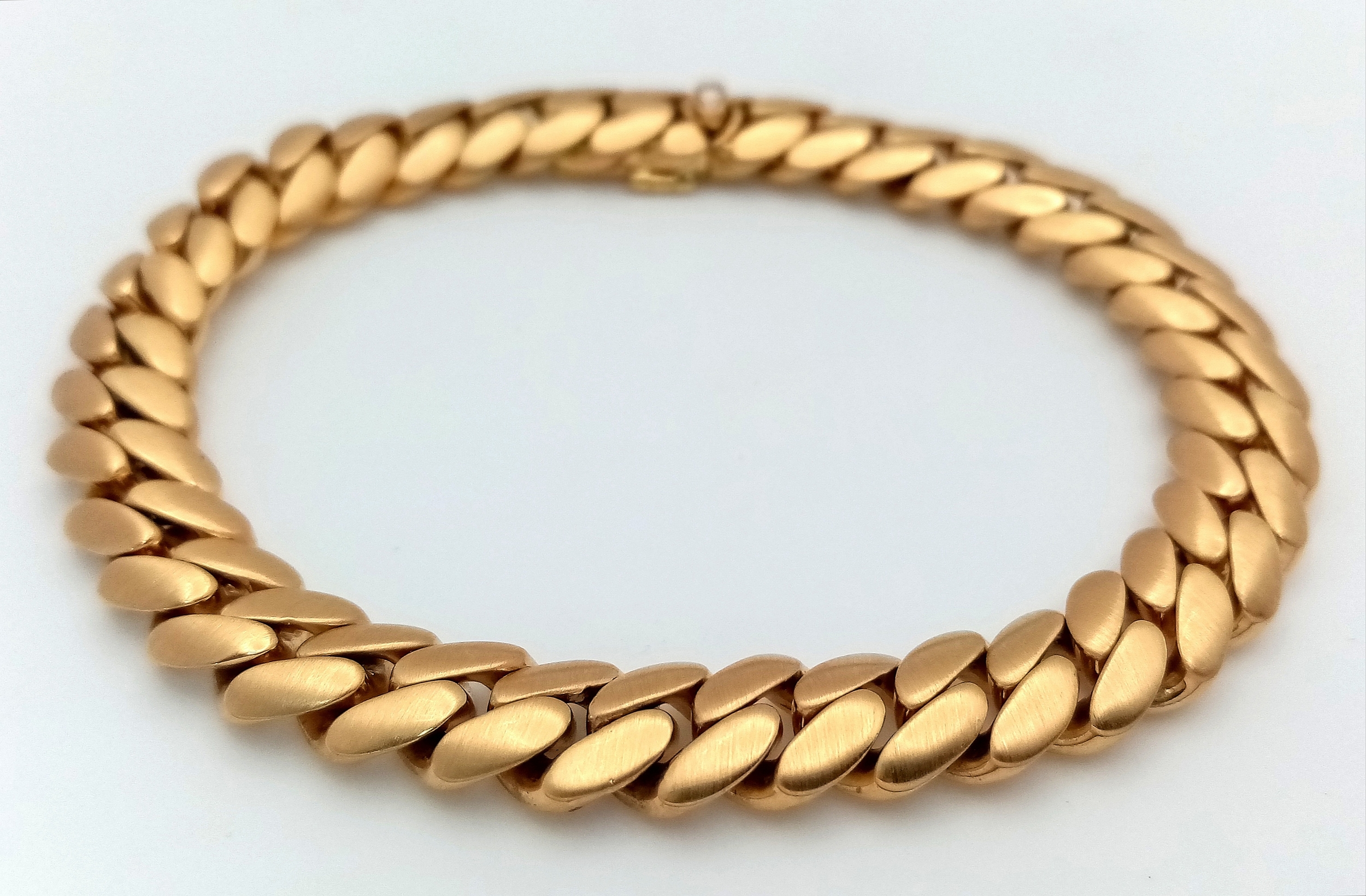 A PRAGNELL designer 18K Yellow Gold Fusion Polished chunky Curb Link Bracelet
