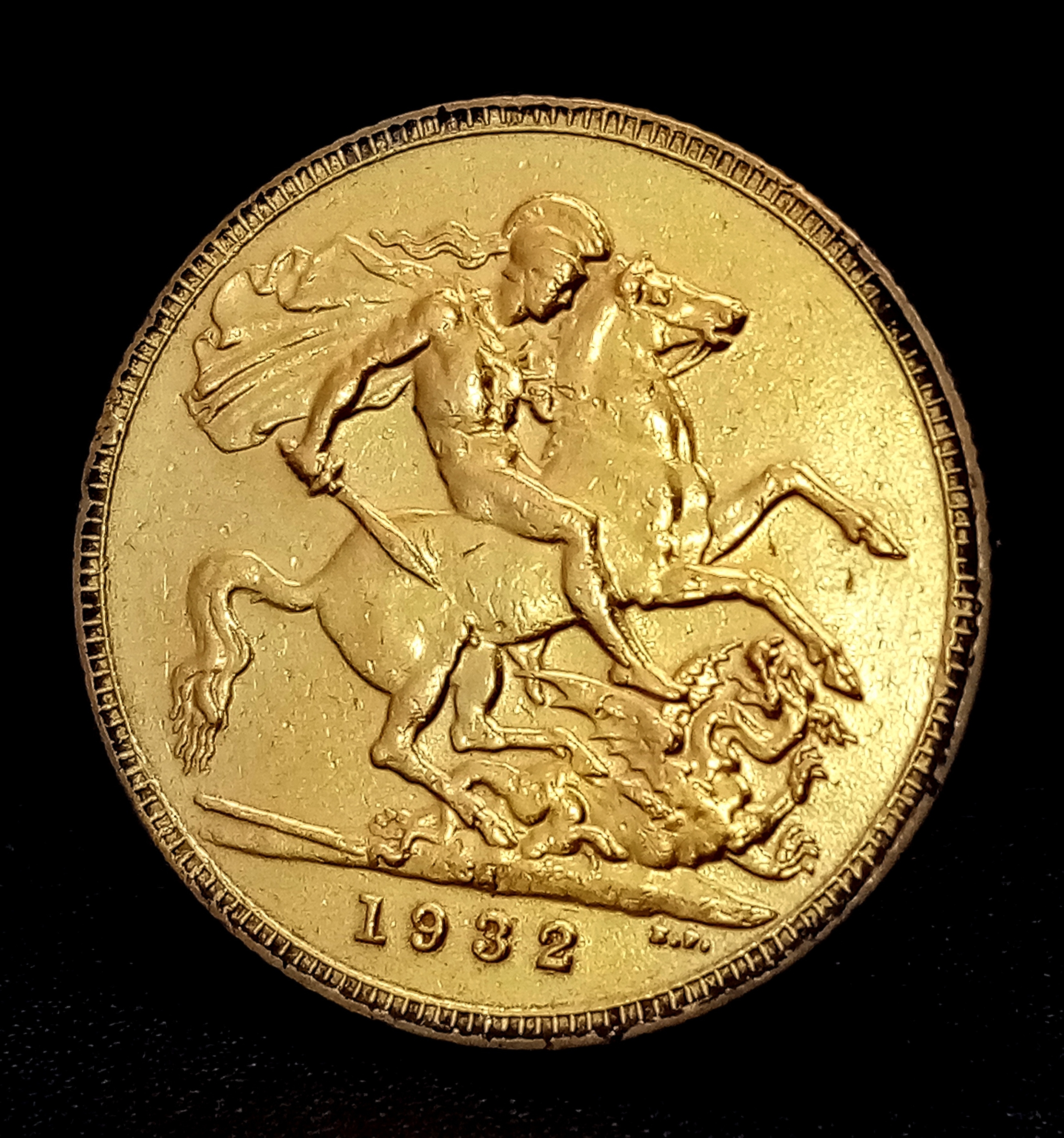 A 1932, KING GEORGE V, FULL SOVEREIGN COIN